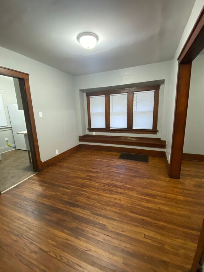 Foto del edificio - 2 Bedroom, 1 Bath Home Single Stall Attach...