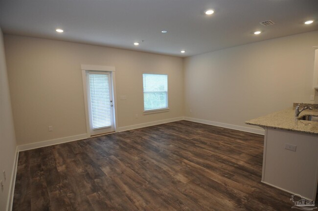 Foto del edificio - 1535 Iroquois Ct