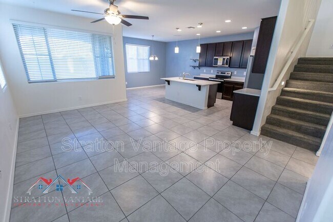 Building Photo - 905 S Canal Dr