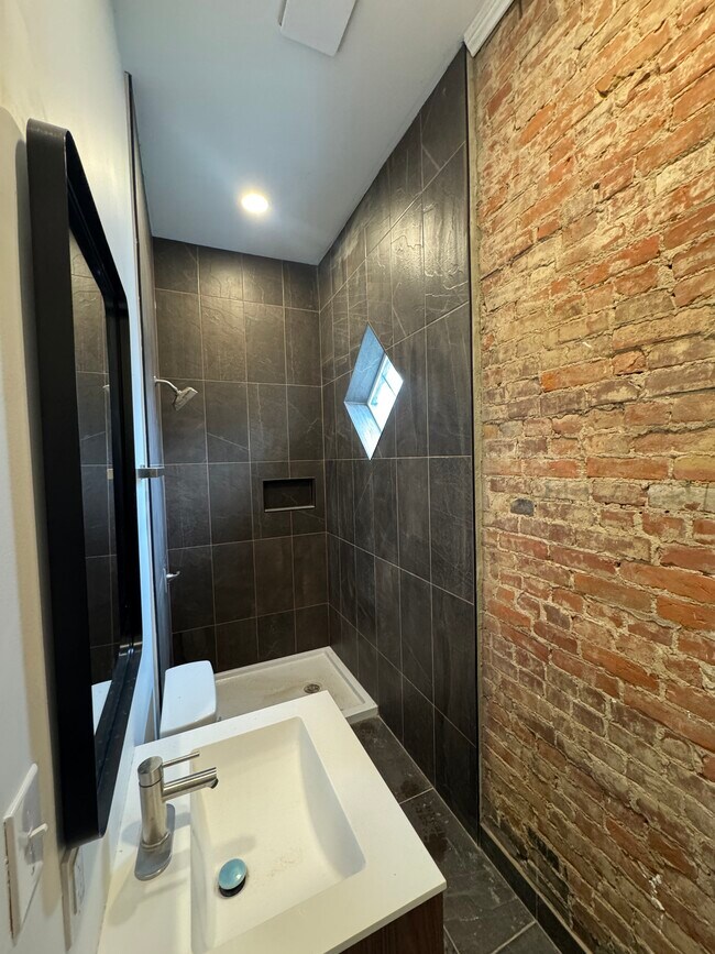 Foto del edificio - 7802 Brownwood Dr