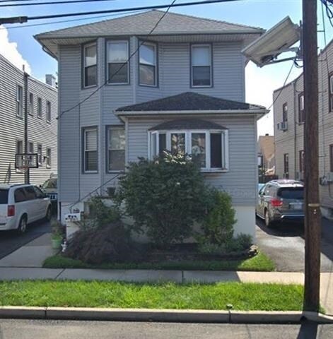 Primary Photo - 275 Born St