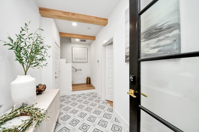 Foto del edificio - 2211 Bevis St