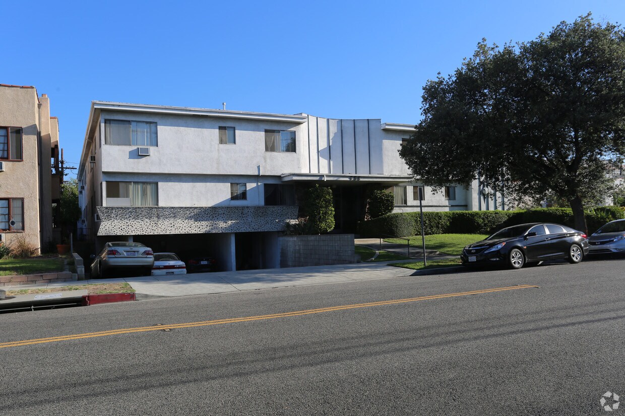 Primary Photo - 939 E Lexington Dr
