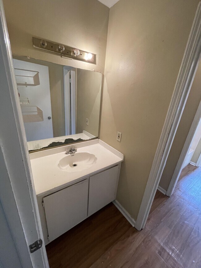 Foto del edificio - 1643 Cedar Lake Dr