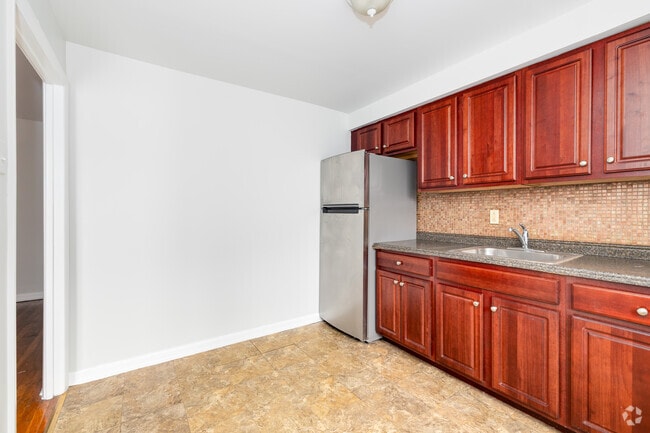 1BR, 1BA - 750SF - Kitchen - Morgan Place