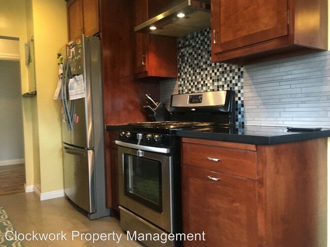 Building Photo - 10321 Mildred St