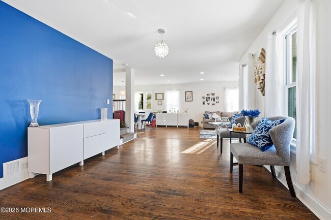 Building Photo - 19 Carole Dr