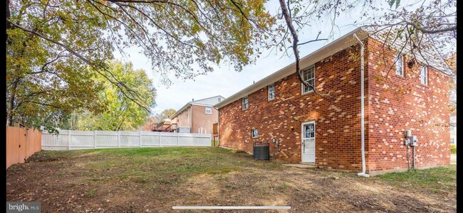 Large backyard - 4209 19th Ave