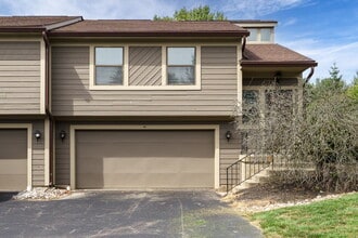 Building Photo - 652 Hidden Valley Ct