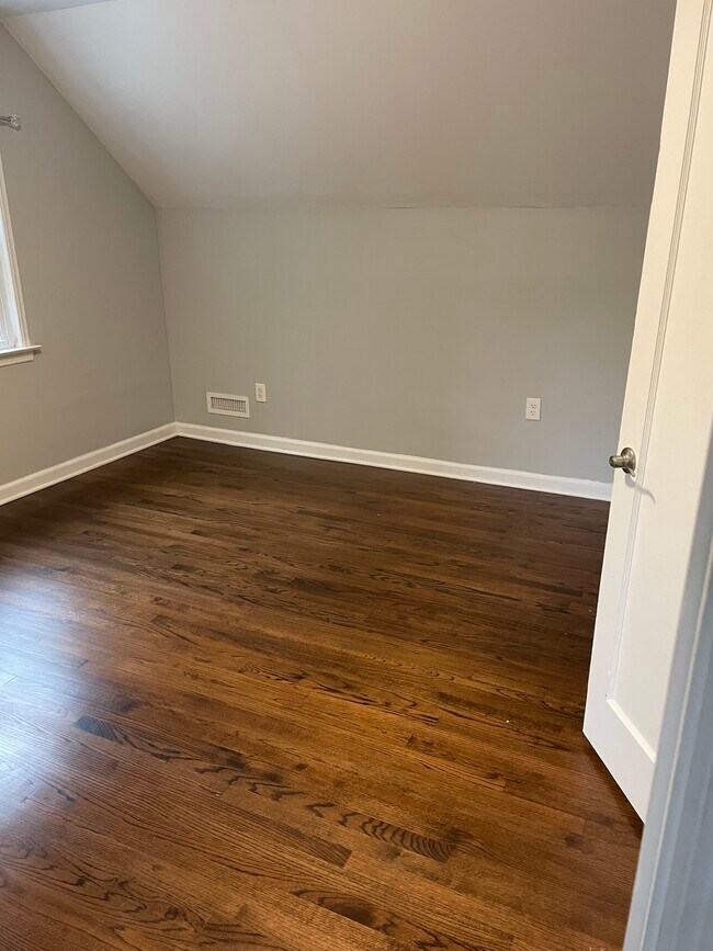 Building Photo - 355 Chickadee Ln