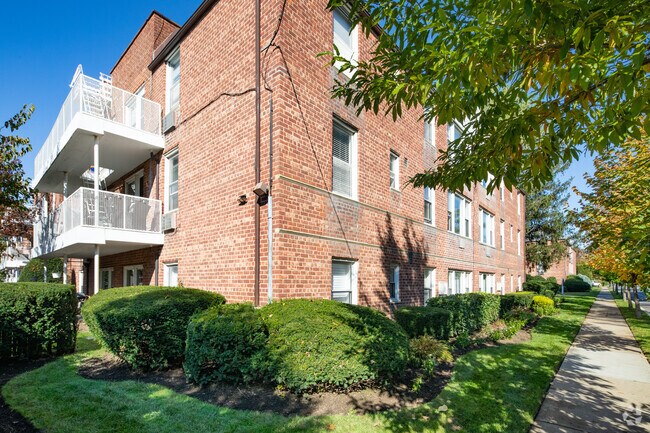 Foto del edificio - 120 Morris Ave