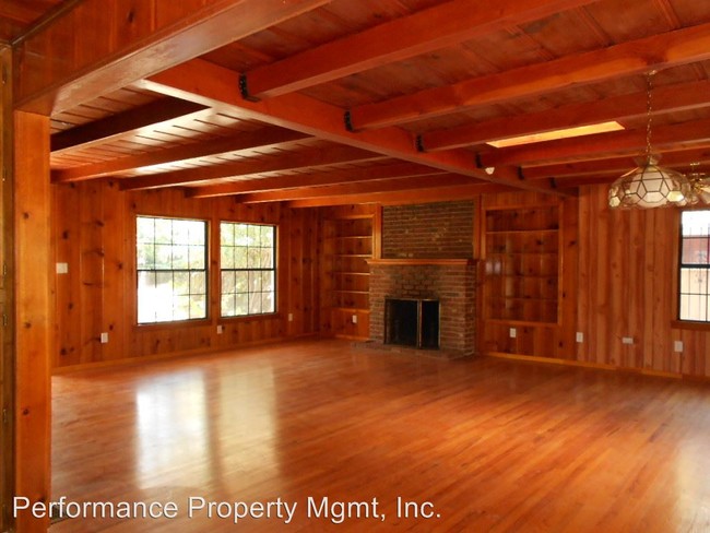 Building Photo - 4737 N Wishon Ave