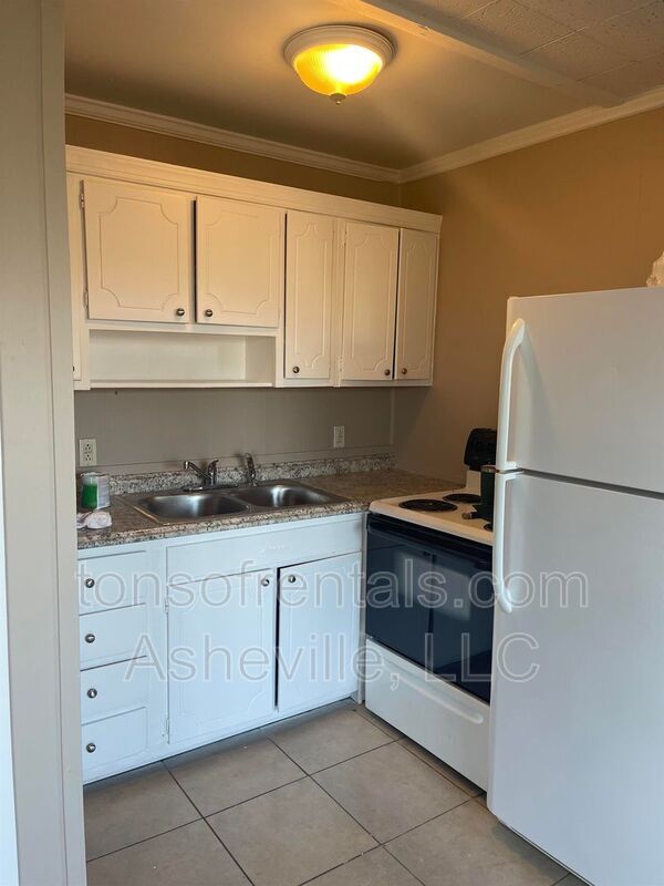 Building Photo - 84 Toms Park Cir
