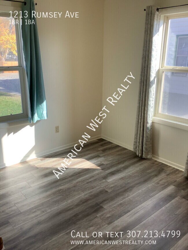 Foto del edificio - 1213 Rumsey Ave