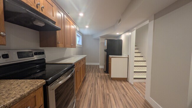 Building Photo - 46050 Camrose Ave