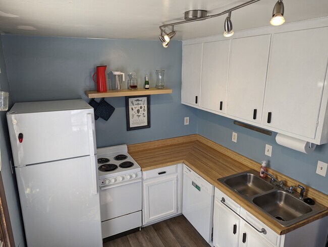 Building Photo - 307 N CHESTNUT ST