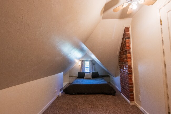 Building Photo - 1748 S 200 E