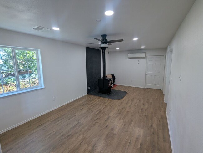 Foto del edificio - 6245 Brevard Cir