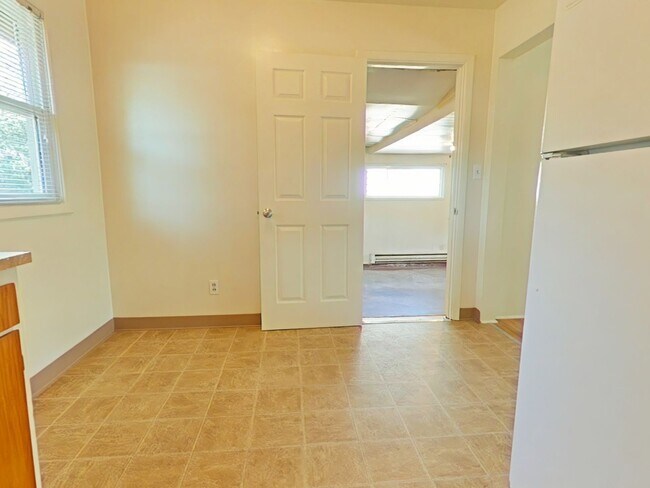 Foto del edificio - 2 Bedroom House ~ Close to Campus ~ Pet Fr...