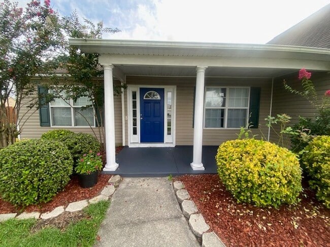 Building Photo - Welcome to this stunning 3-bedroom, 2-bathroom home located in Courntey Pines