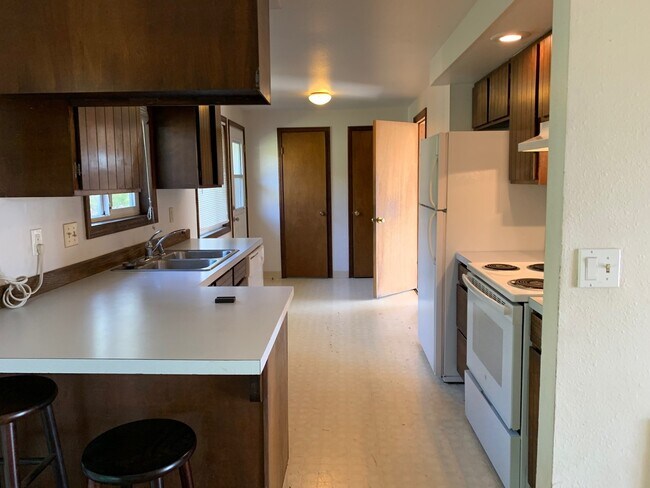Building Photo - 3 Bed, 2 Bath Home Near Lyle High School