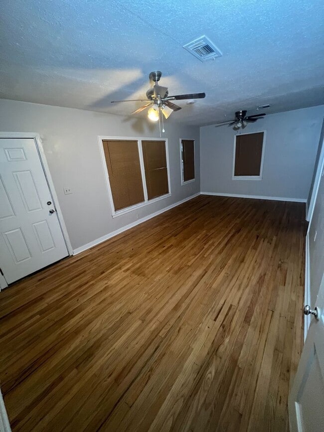 Foto del edificio - 3718 Northbrook Dr