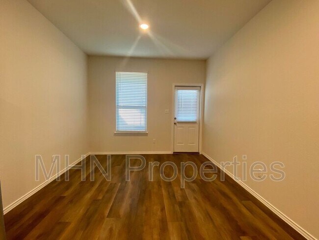 Building Photo - 4105 Paddock Trl