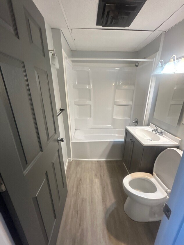 Building Photo - 413 S Jackson St