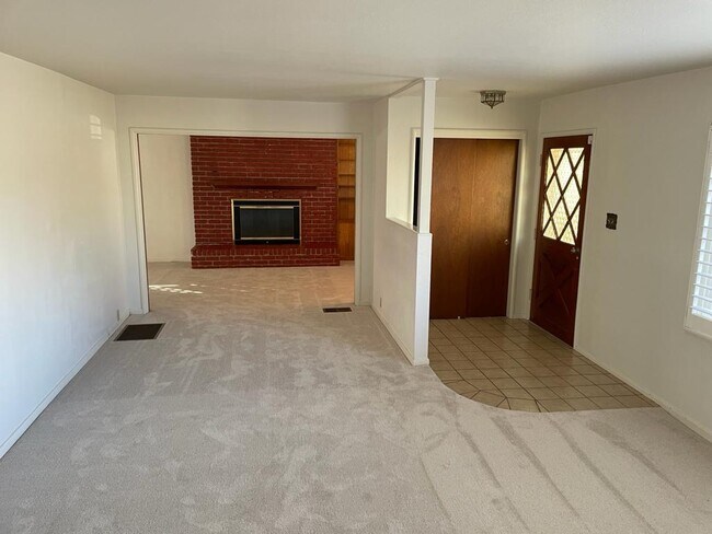 Foto del edificio - 130 E Emerson Ave