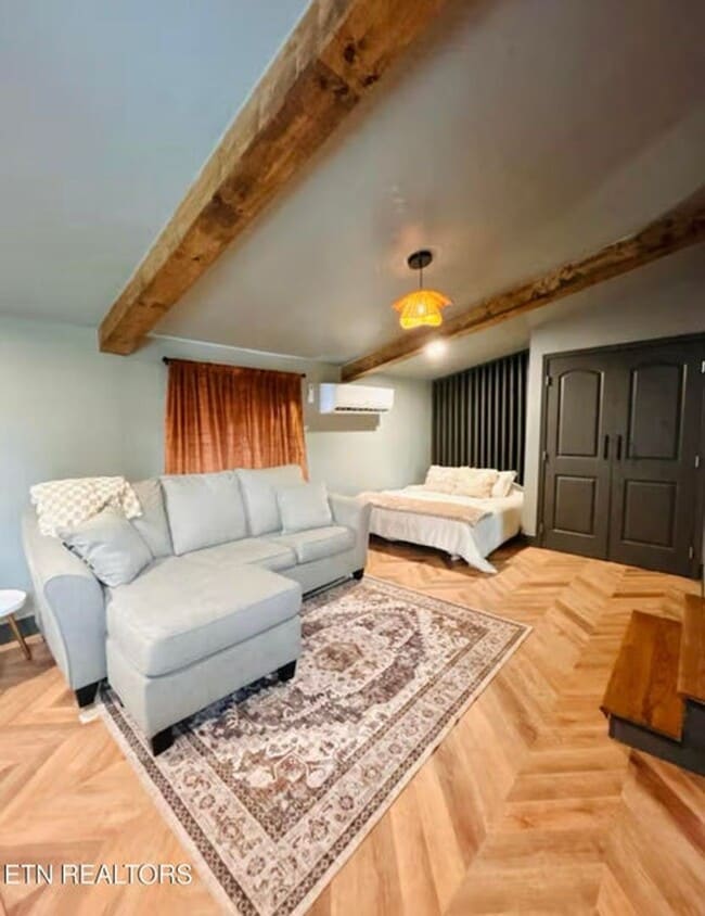 Foto del edificio - Knoxville 37920 - 1 bedroom, 1 bath studio apartment - Contact Tara Hayes (865) 242-8010