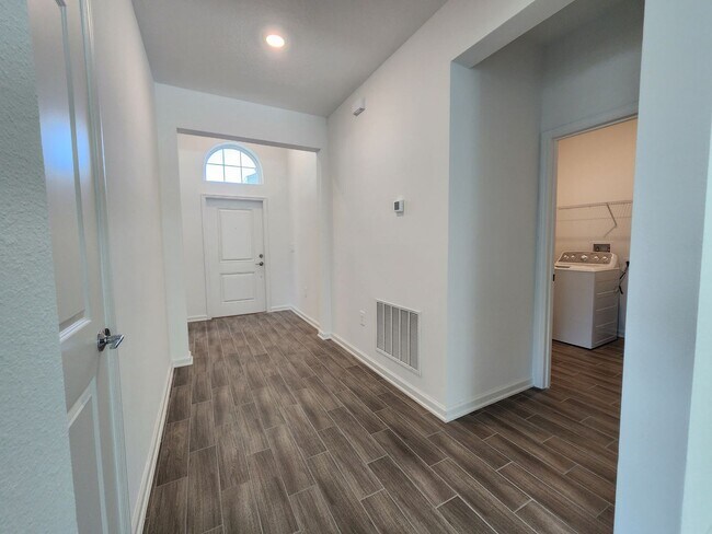 Building Photo - Beautiful Like New One Story Pine Glen Home with Solar Panels for Energy Efficiency & Three Car G...