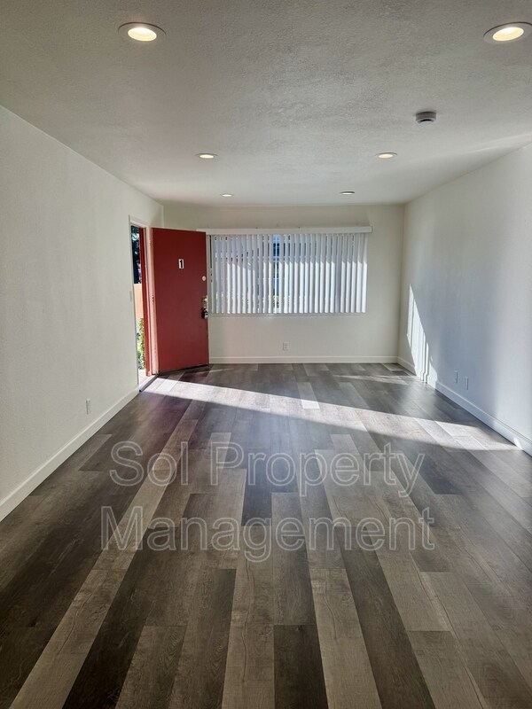 Building Photo - 1053 W Hamilton Ave