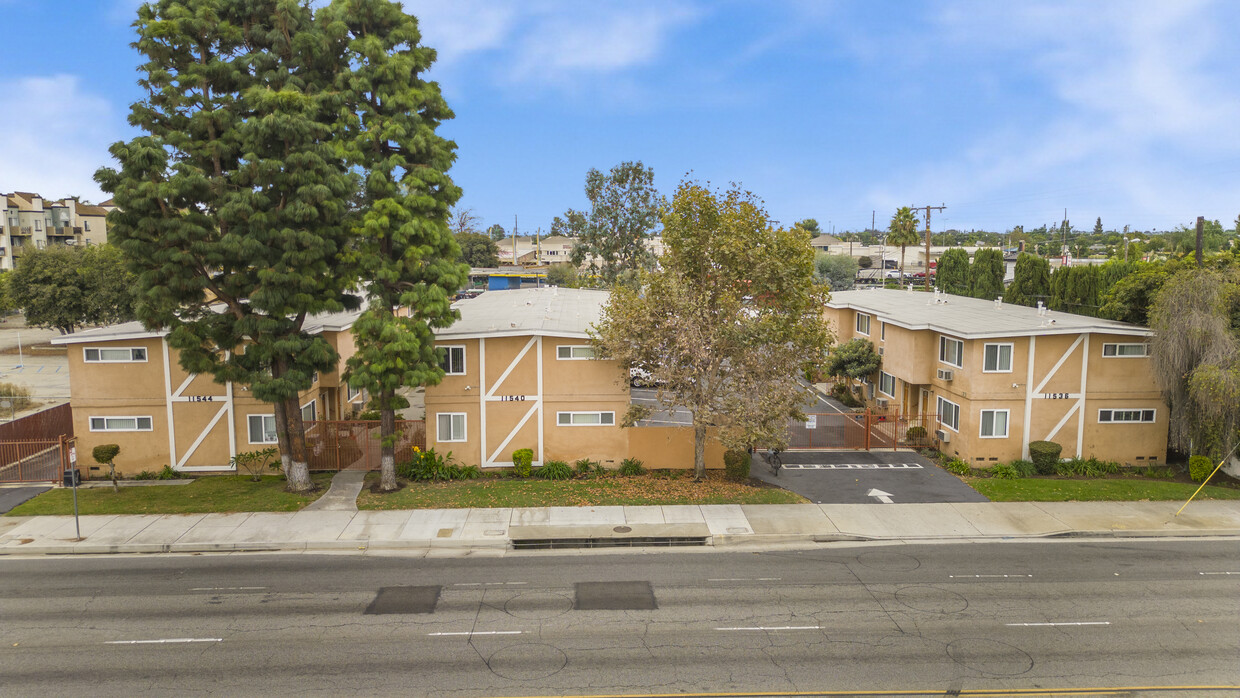 Foto principal - 11536-11544 Imperial Hwy