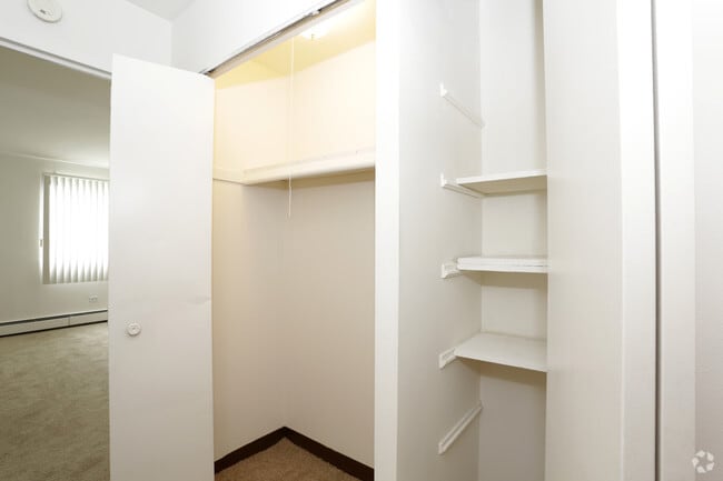 Closet - Carriage Creek Apartments