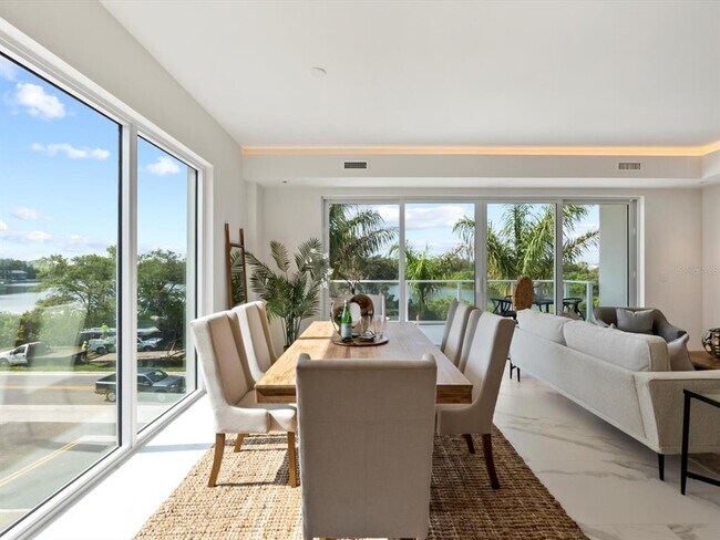 Foto del edificio - 1020 Sunset Point Rd