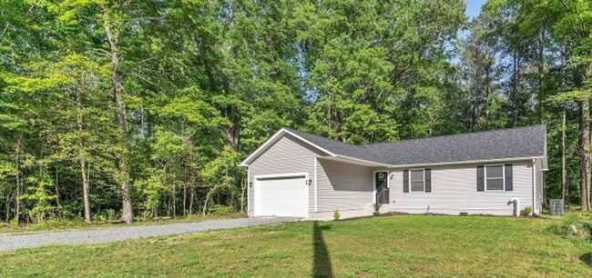 Building Photo - MODERN SINGLE-FAMILY HOME IN COLONIAL BEACH