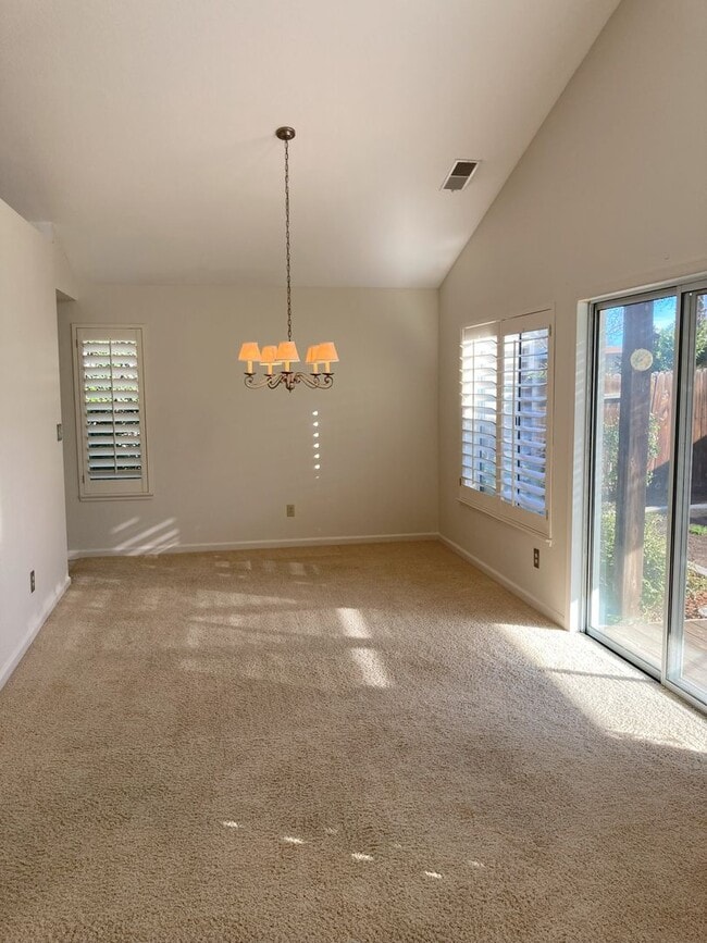 Building Photo - Move in Today! 3 Bedroom 2 Bath Tracy Home