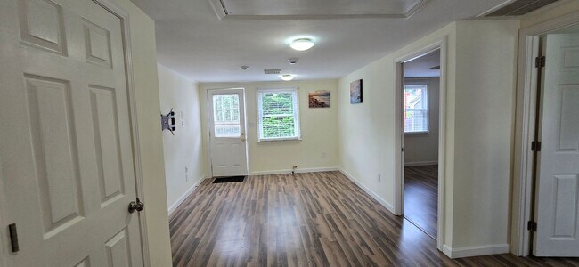 Building Photo - Charming 3BR First-Floor Condo – Walk to B...