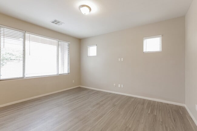 Building Photo - 10428 Yew Blossom Ave