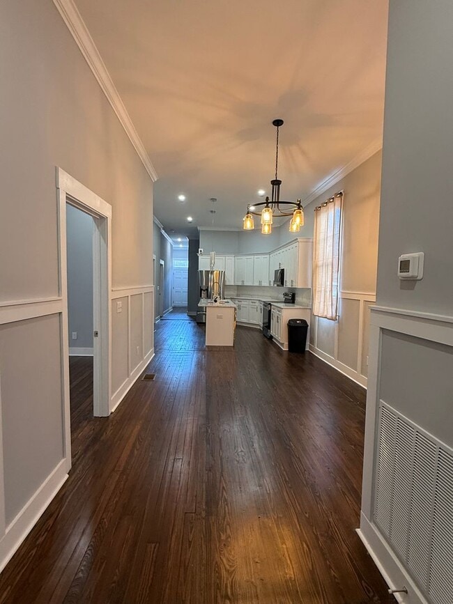 Building Photo - 217 W 36th St
