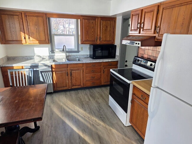 Foto del edificio - 6813 Urbandale Ave