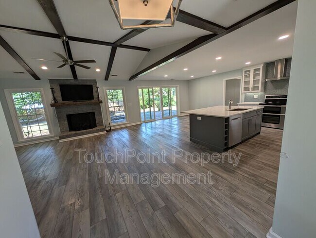 Foto del edificio - 4318 Woods End Ln