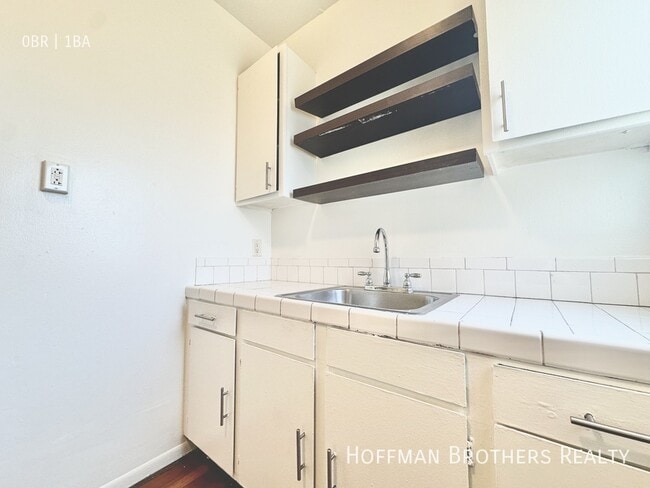 Building Photo - 806 Lucile Ave