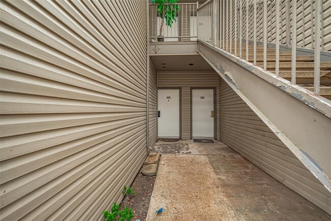 Foto del edificio - 9707 Richmond Ave.