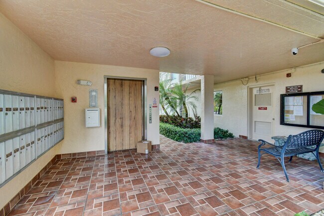 Foto del edificio - 14307 Bedford Dr