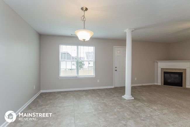 Building Photo - Updated And Ready For Immediate Move In!