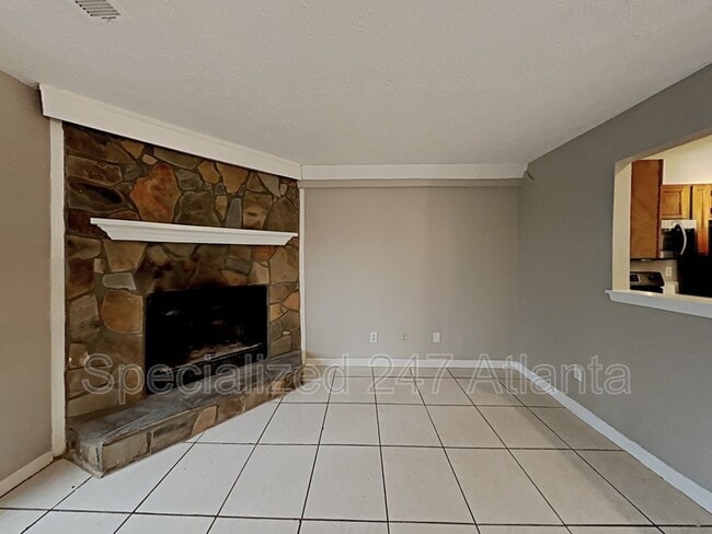 Building Photo - 5691 Waterford Ct