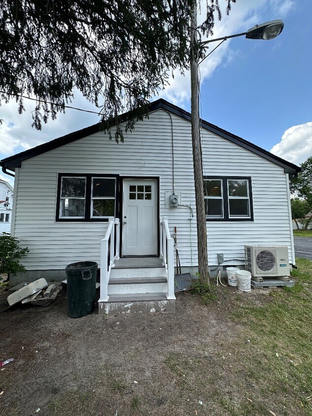 Foto principal - 733 W White Horse Pike