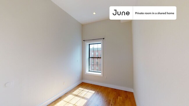 Building Photo - Private bedroom in 5 bed/2 bath Home