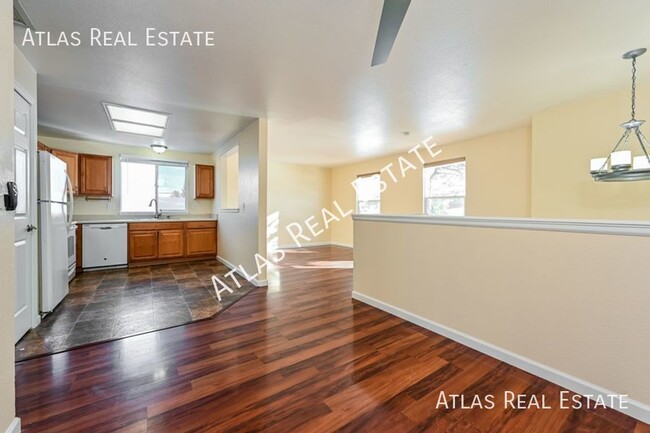 Building Photo - Charming 3 bedroom 2 bath home located in ...